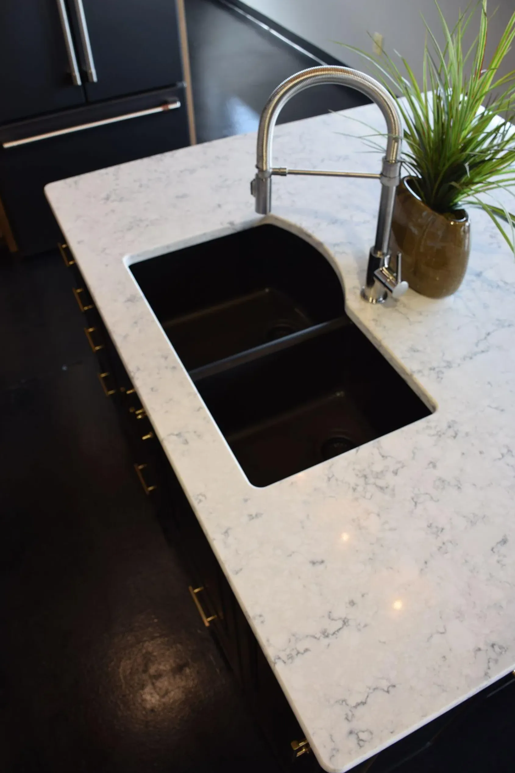 Karran 32" Undermount Quartz Composite Kitchen Sink, 60/40 Double Bowl, Black, QU-610-BL-PK1
